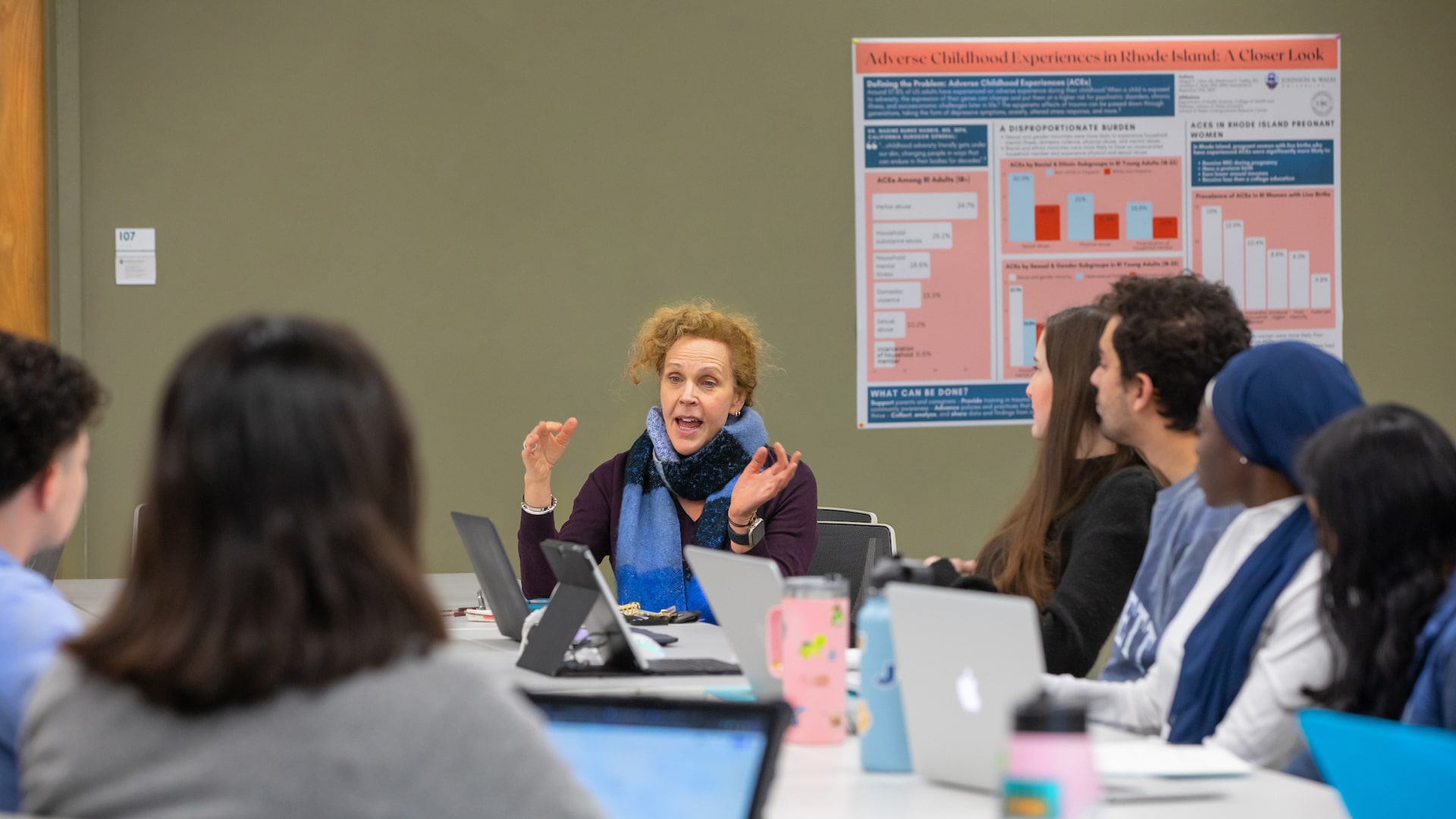 Research roundtable discussion between multiple students.