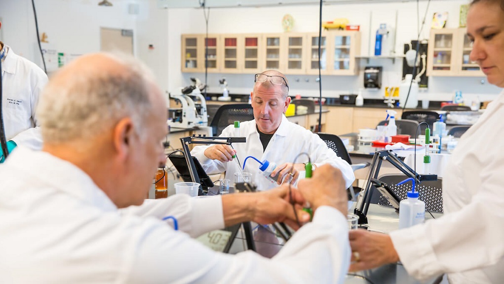 brewing class in the lab