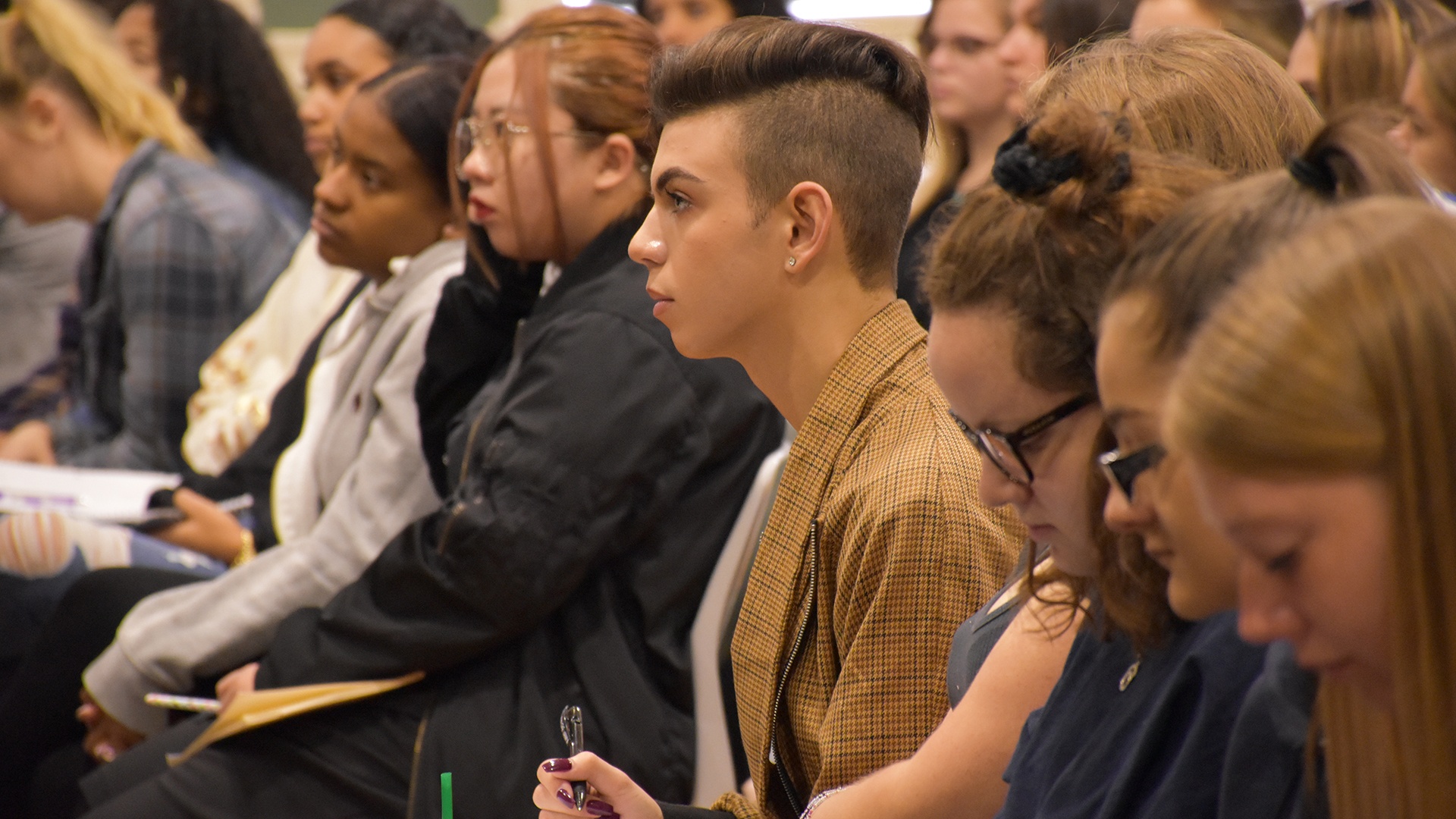 JWU student group listening to the Digital Marketing alumni panel