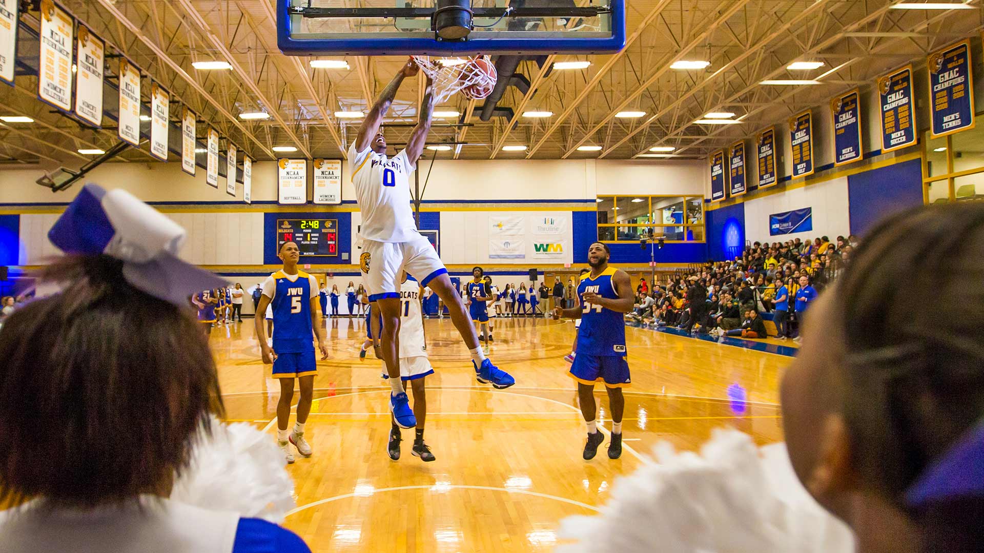 Dunking contest at Wildcat Madness