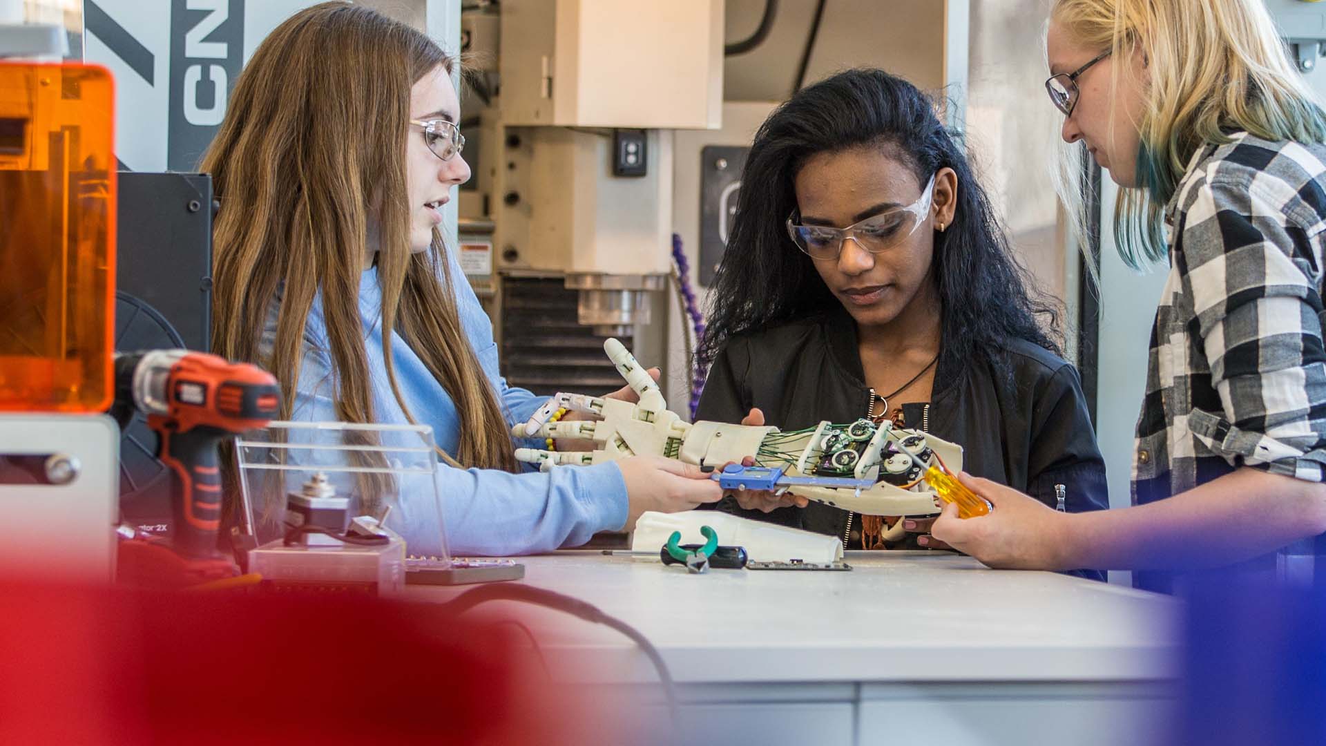 JWU biomedical engineering students will learn how devices and technologies are designed to meet a particular physiological need, enable previously impossible treatment, or to manage medical information in a new way. 