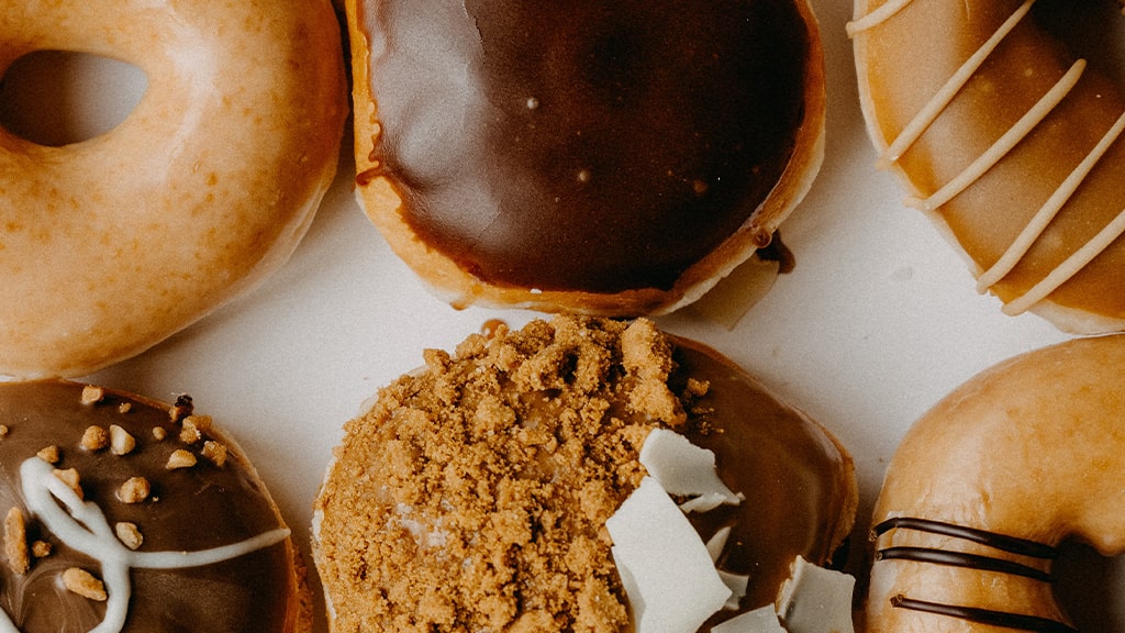 Overhead image of six donuts