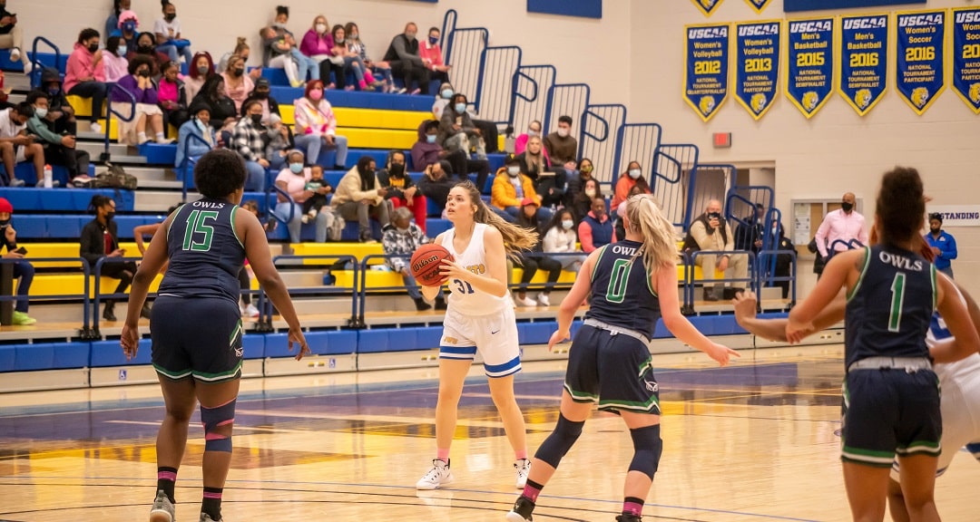 Basketball star Leslie Hodges takes a shot