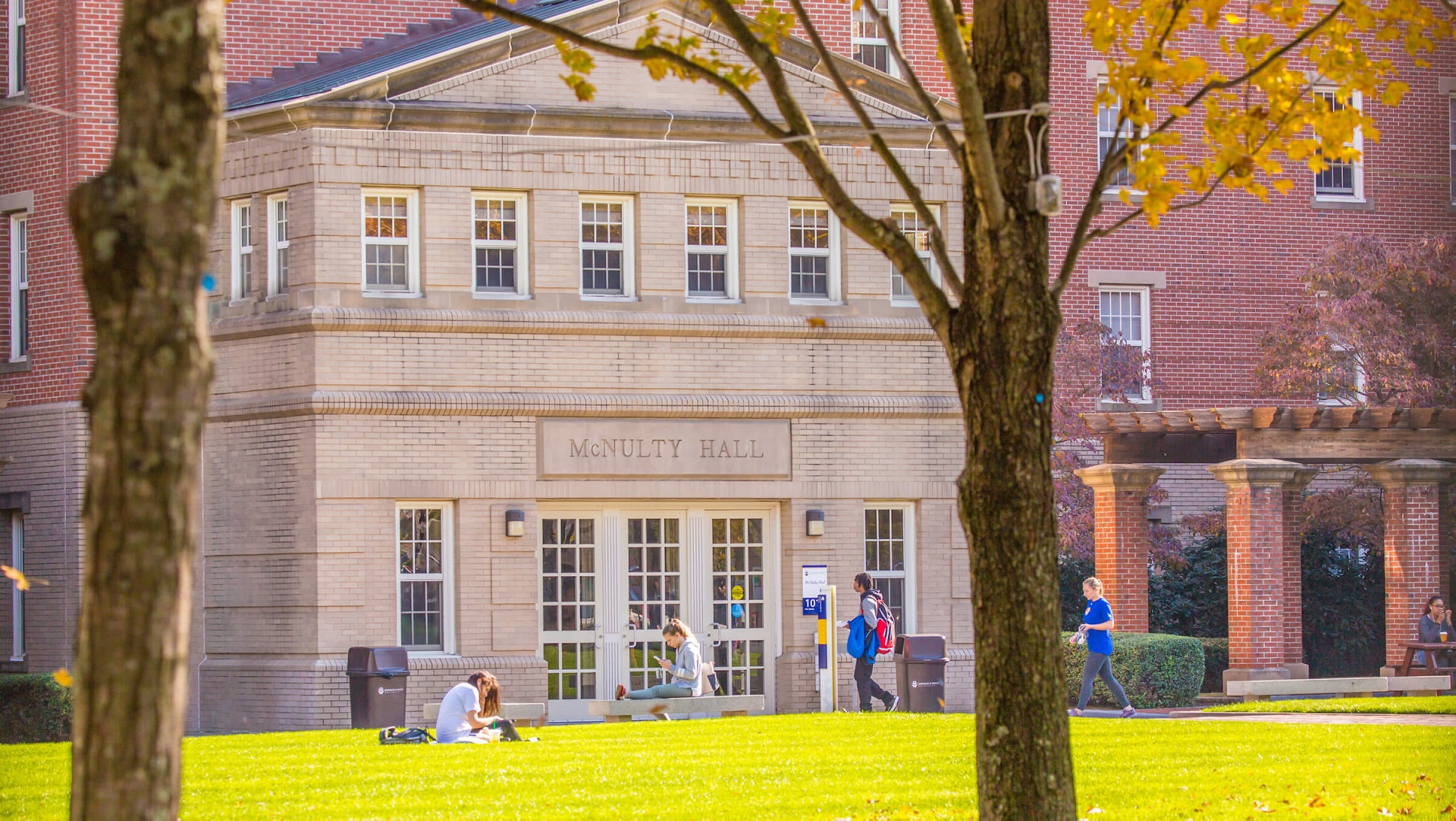 JWU students at gaebe commons 