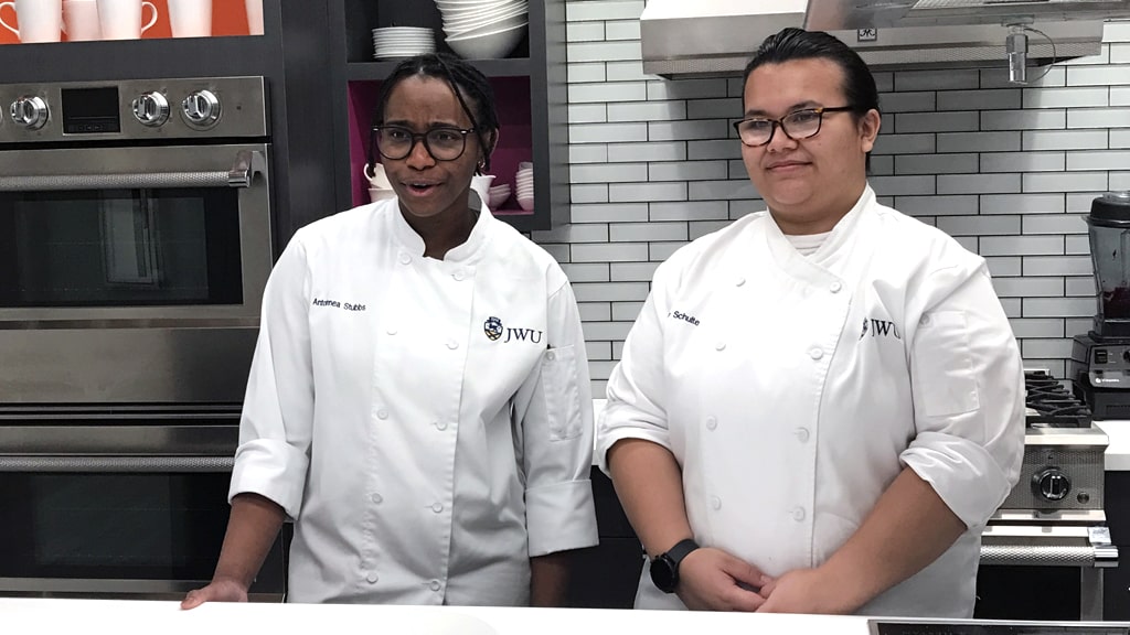 Antoinnea Stubbs (left) and Meghan Schulte (right) in JWU’s Food Innovation Design Lab (FIDL)