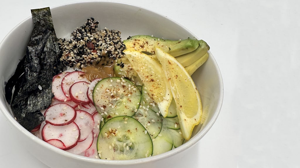 Rice bowl using the watermelon “tuna.”