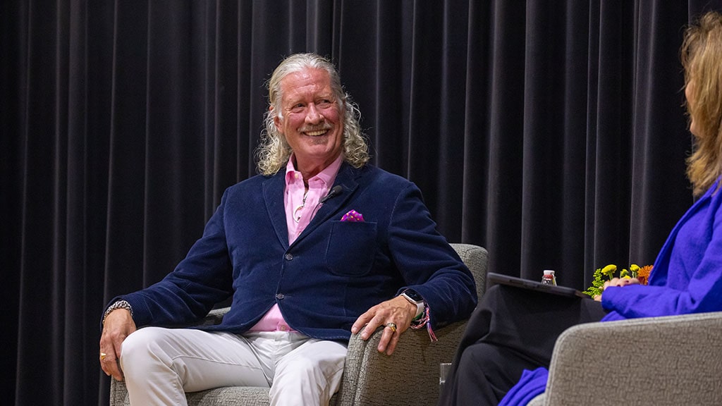 VIP speaker John Hazen White, Jr. smiles while speaking with moderator Bernardo-Sousa