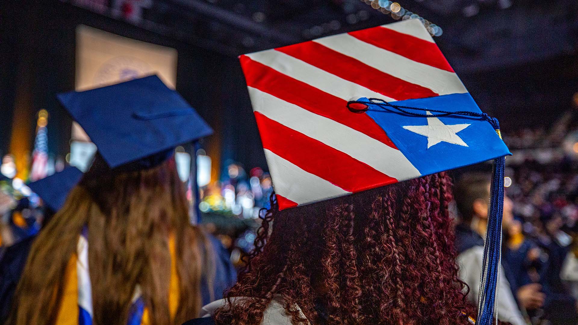 A graduation cap with the Puerto Rican flag on it