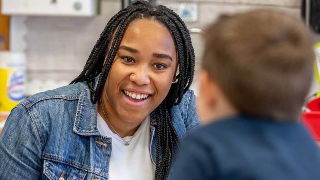 Jalyn Alves ’25 M.Ed., kindergarten teacher, with her students at Alice M. Waddington School in Rhode Island