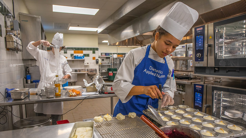 A Dietetics student in the kitchen