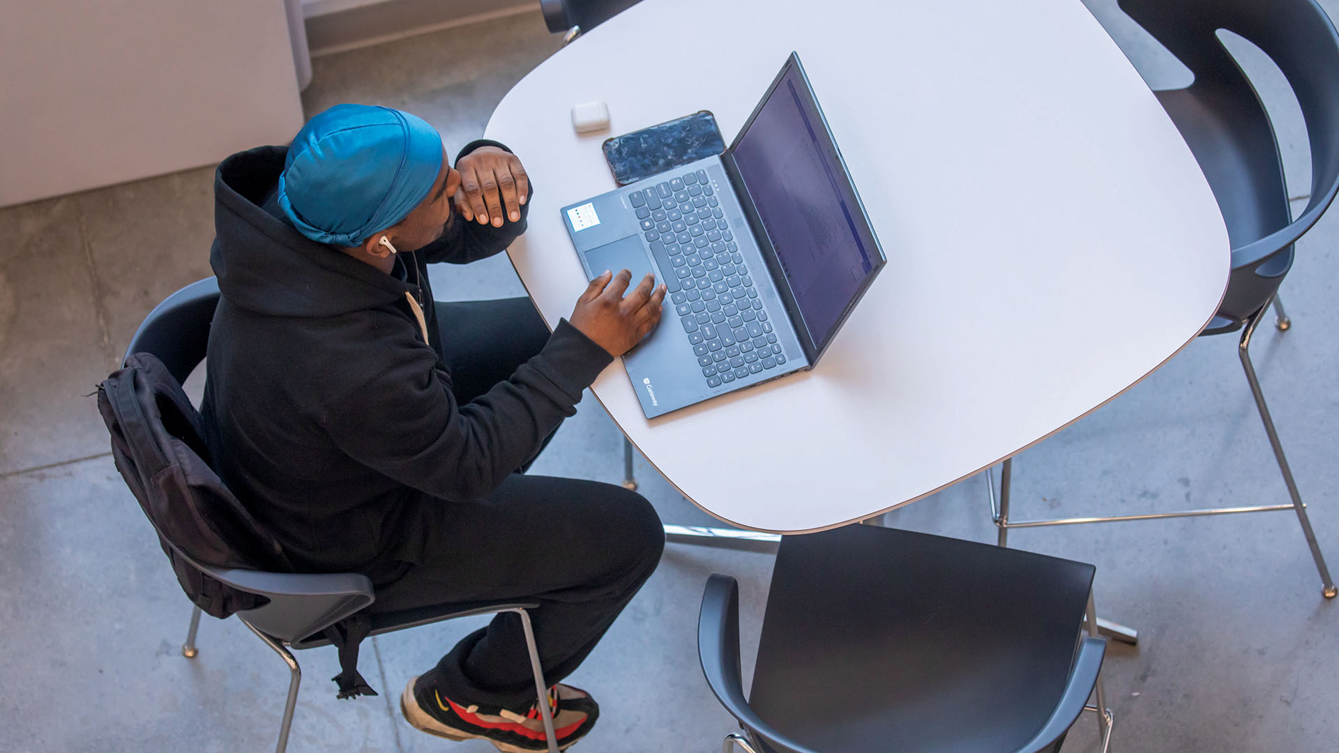 Student working in the John J Bowen Center for Science and Innovation.